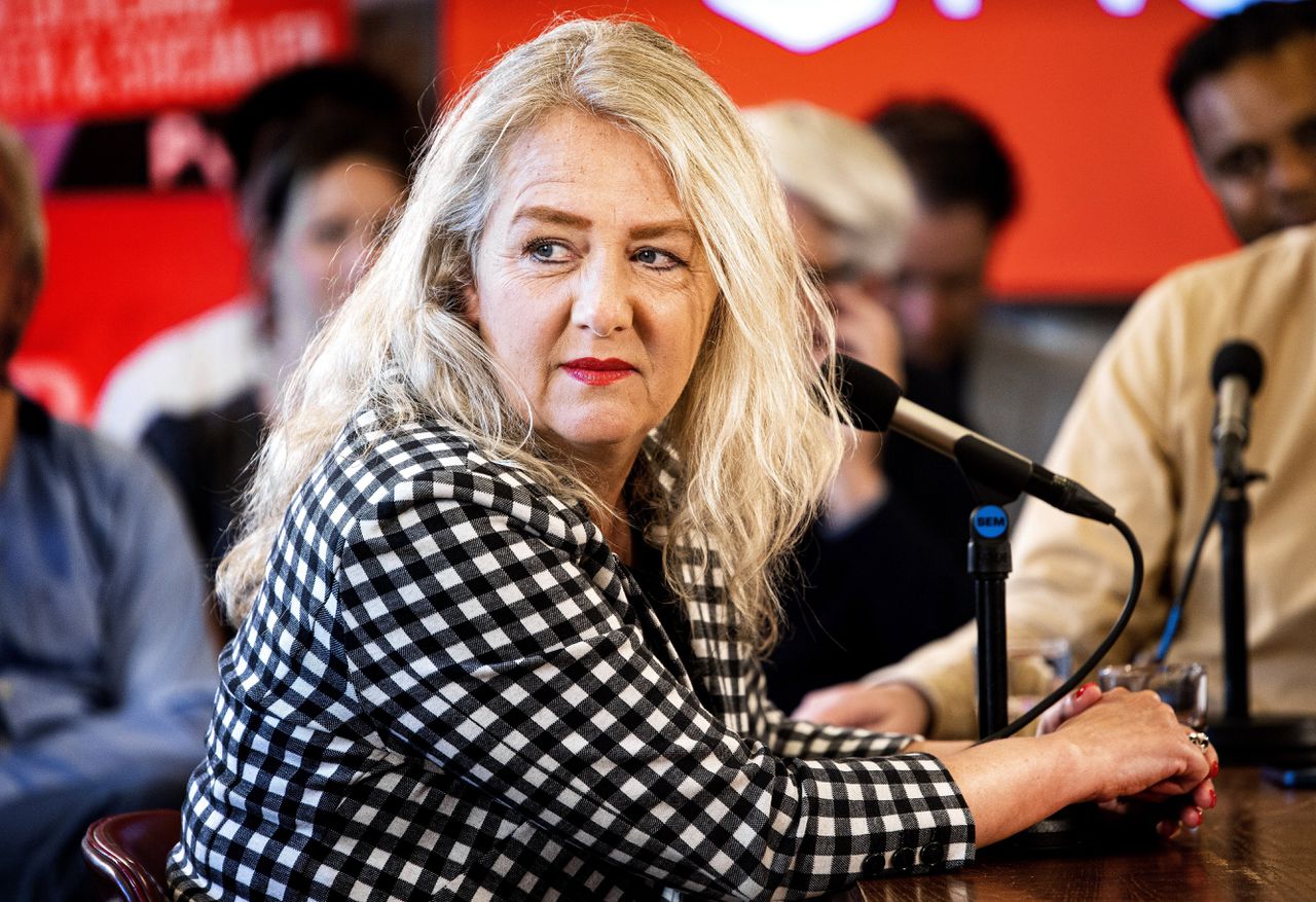 Partijvoorzitter Esther-Mirjam Sent van de PvdA ligt nu zelf onder vuur in de zaak rond Tweede Kamerlid Gijs van Dijk.