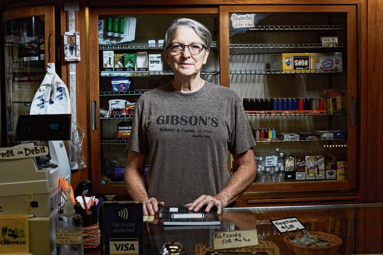 Lorna Gibson in de Gibson’s Bakery in Oberlin. Ze noemt de overwinning „bitterzoet”.