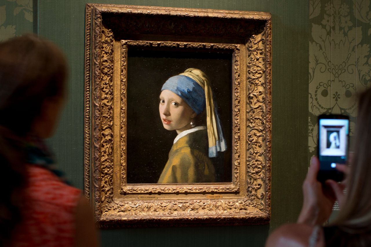 De actie bij het Meisje met de parel in het Mauritshuis, hier op archiefbeeld, hield museumbezoekers dit weekend bezig.