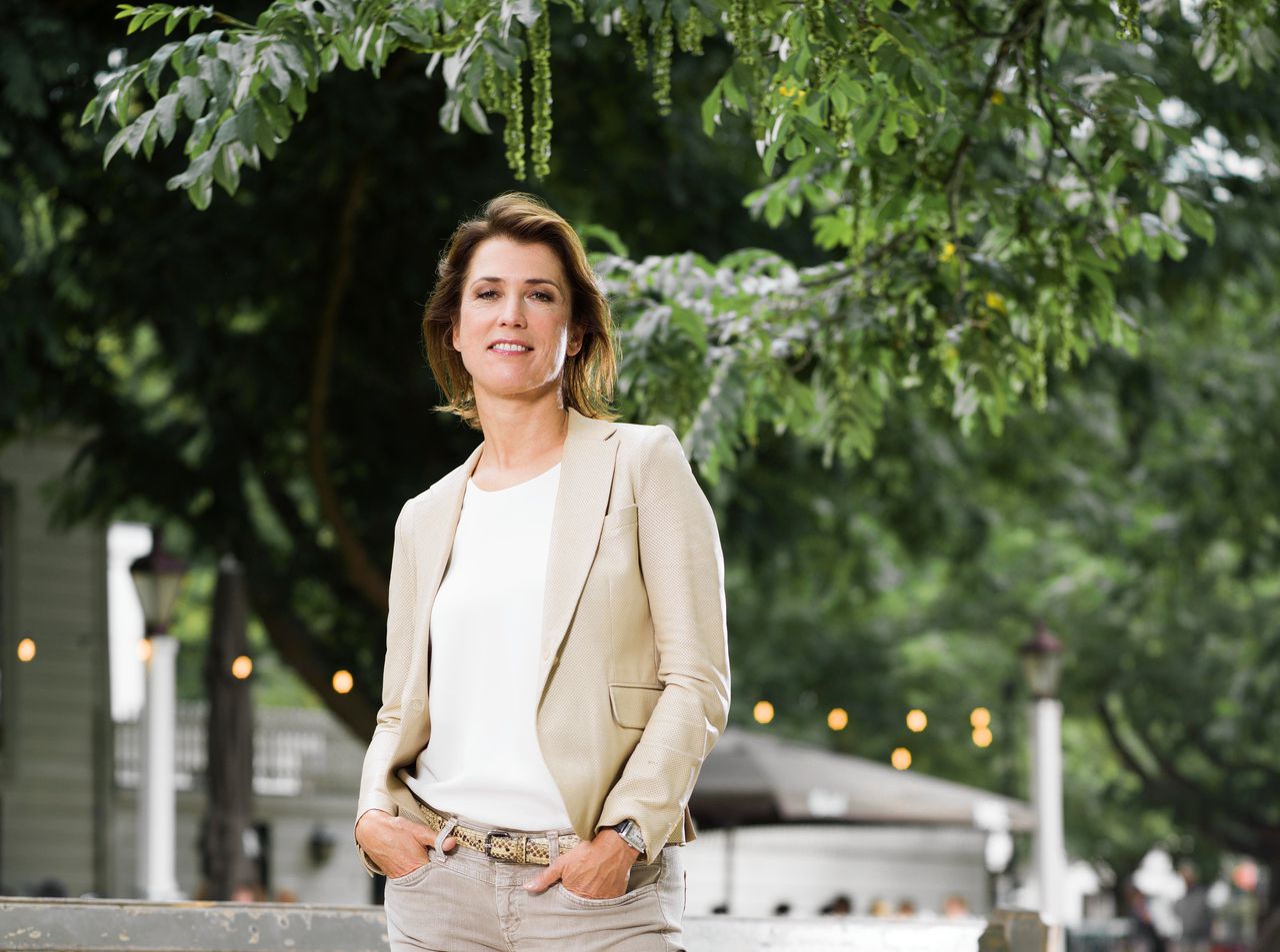 Journalist Mariëlle Tweebeeke heeft maandagavond de jaarlijkse Sonja Barend Award gewonnen.