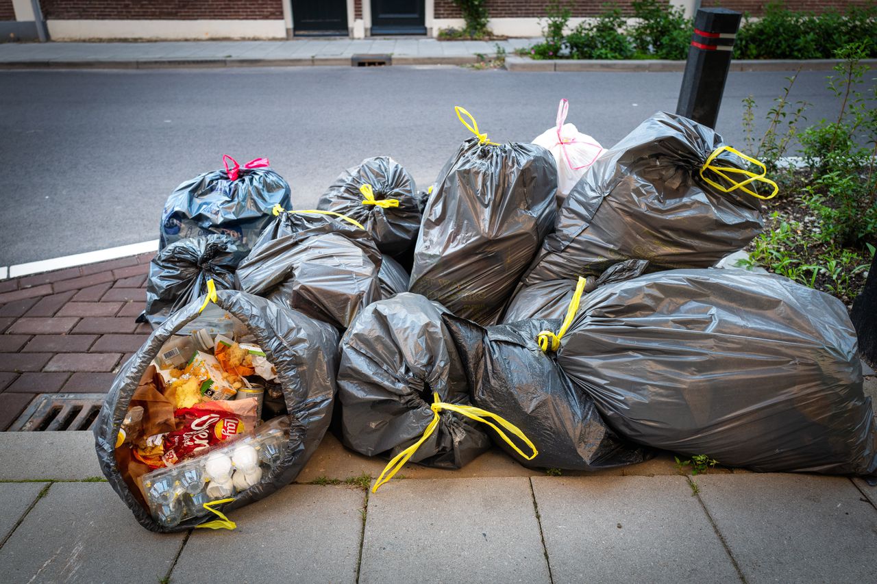 Huishoudens in Nederland gooien gemiddeld 59 kilo voeding weg.