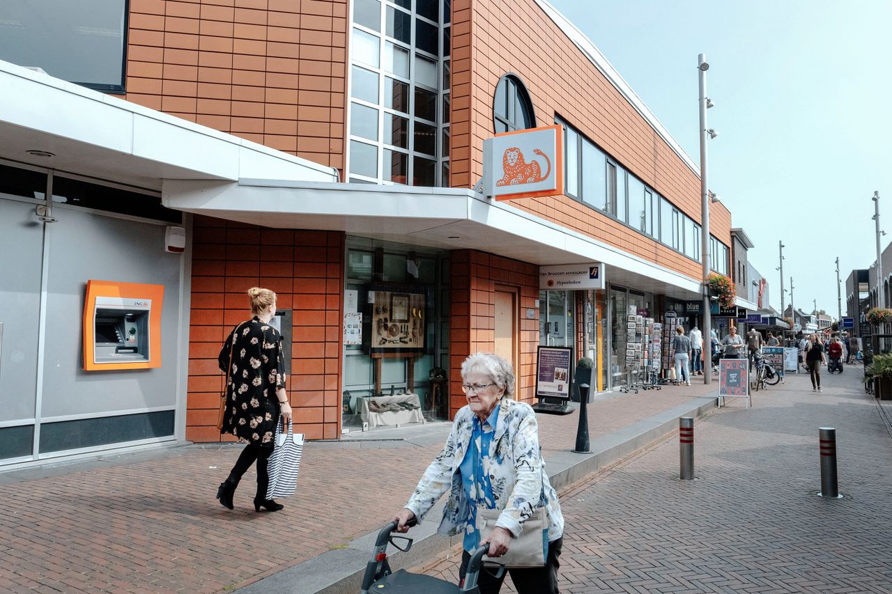 Betaalrekeningen zijn in Nederland relatief goedkoop. ING gaat de tarieven nu flink verhogen.