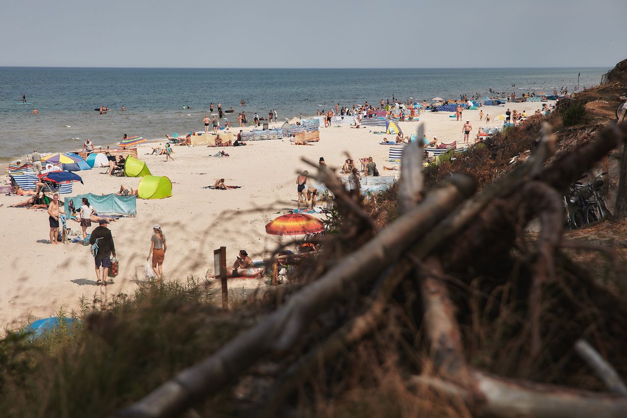 Het strand van Lubiatowo, aan de Poolse Oostzeekust. Bewoners die in de toerismesector werken, zijn niet blij met de plannen voor de bouw van Polens eerste kerncentrale in deze regio.