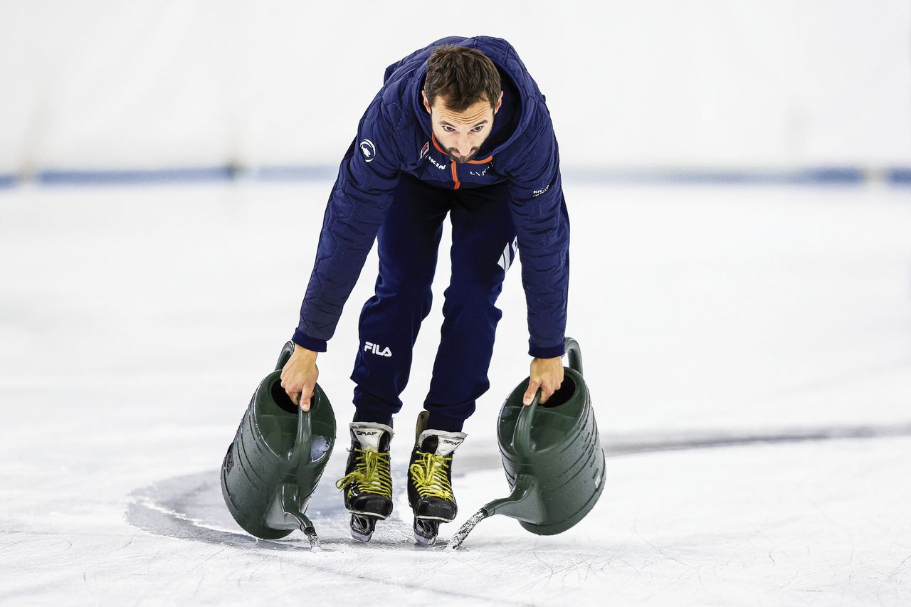 Bondscoach Niels Kerstholt eerder dit jaar tijdens een training in Thialf, Heerenveen.