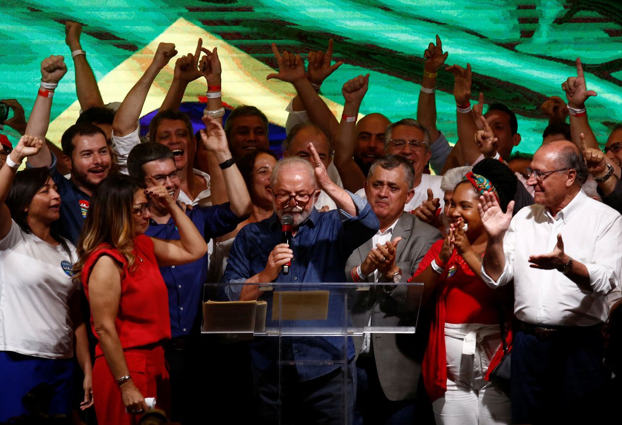 Luiz Inacio 'Lula' da Silva houdt overwinningsspeech, nadat de Kiesraad hem uitriep tot de winnaar van de Braziliaanse presidentsverkiezingen.