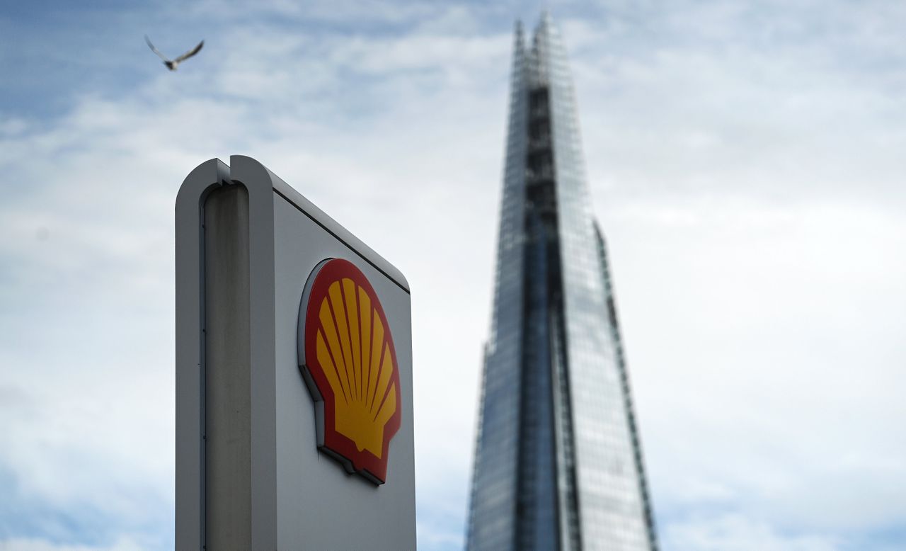 Shell verhoogt het dividend in het vierde kwartaal met 15 procent.