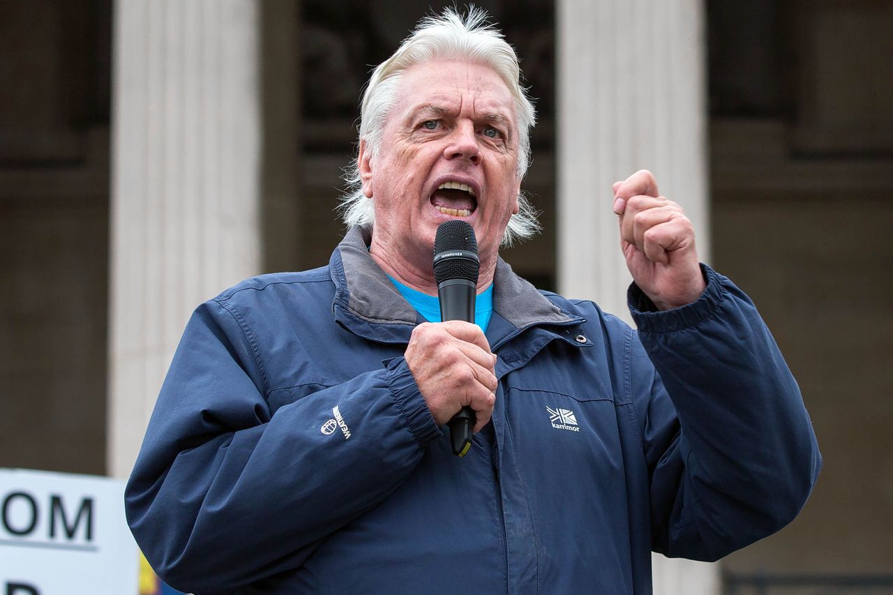 Complotdenker David Icke tijdens een protest in Londen in 2020.