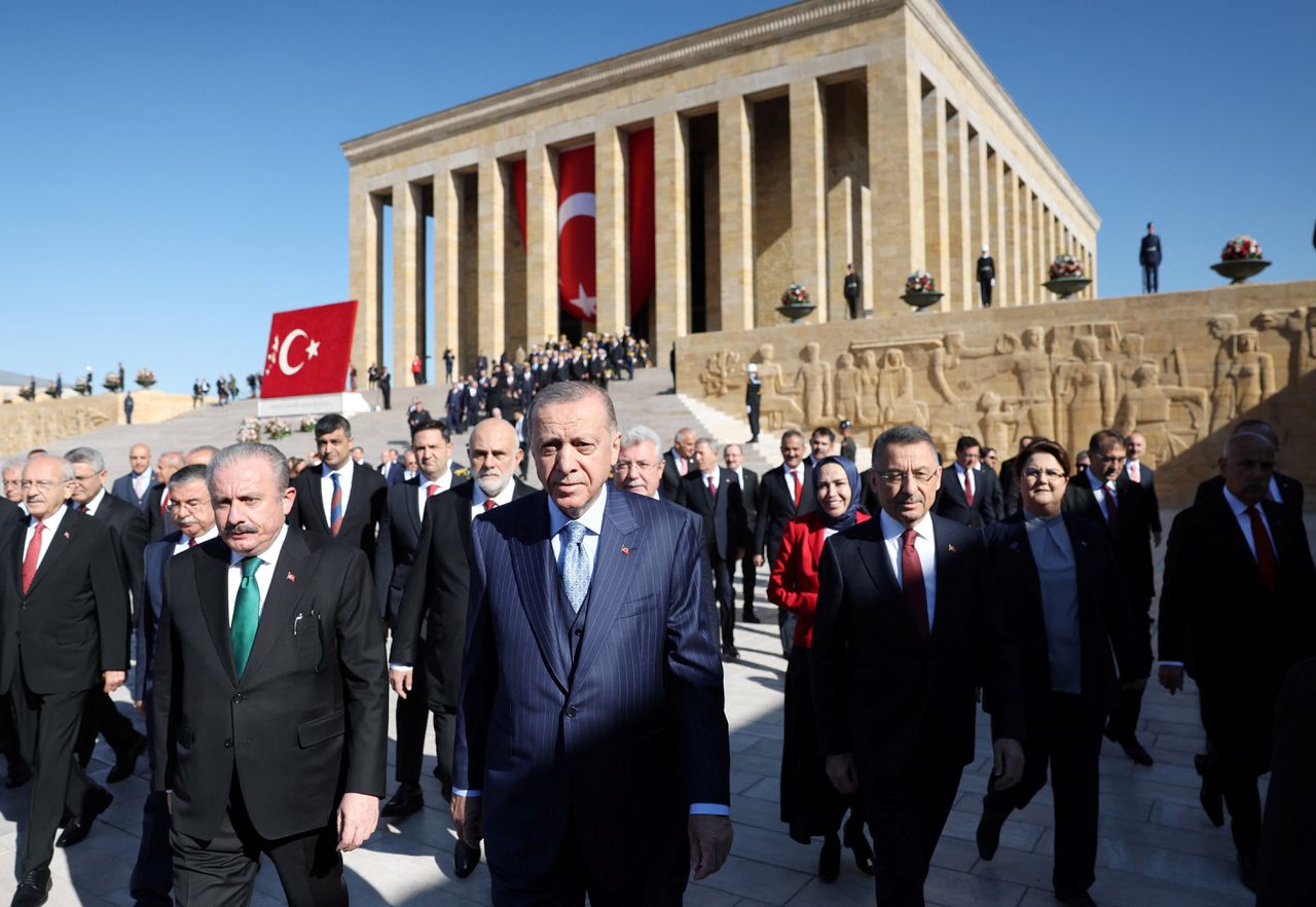 President Erdogan na een bezoek aan het mausoleum van Atatürk tijdens de Dag van de Republiek. Volgend jaar bestaat de republiek Turkije honderd jaar.