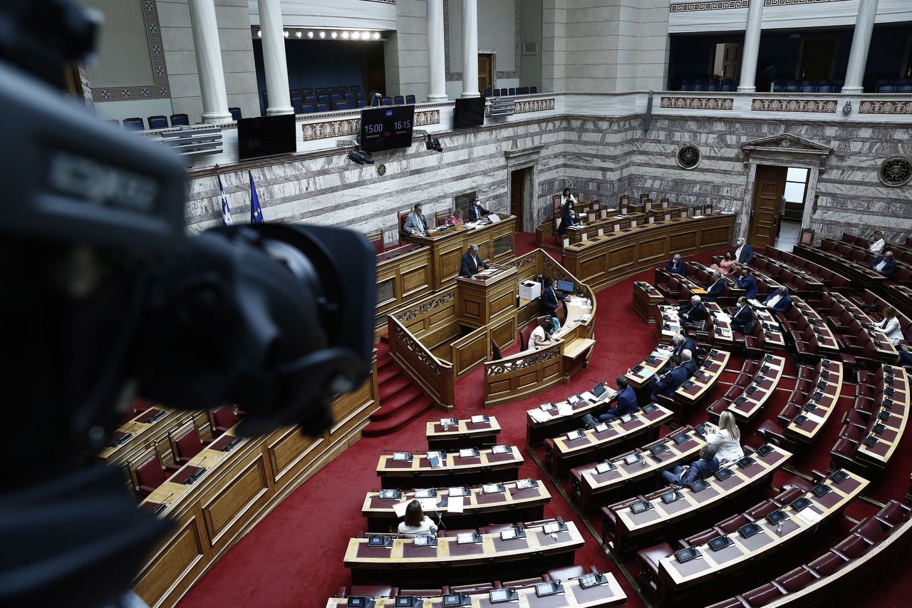 In het Griekse parlement is in augustus een onderzoek aangekondigd naar het afluisterschandaal.