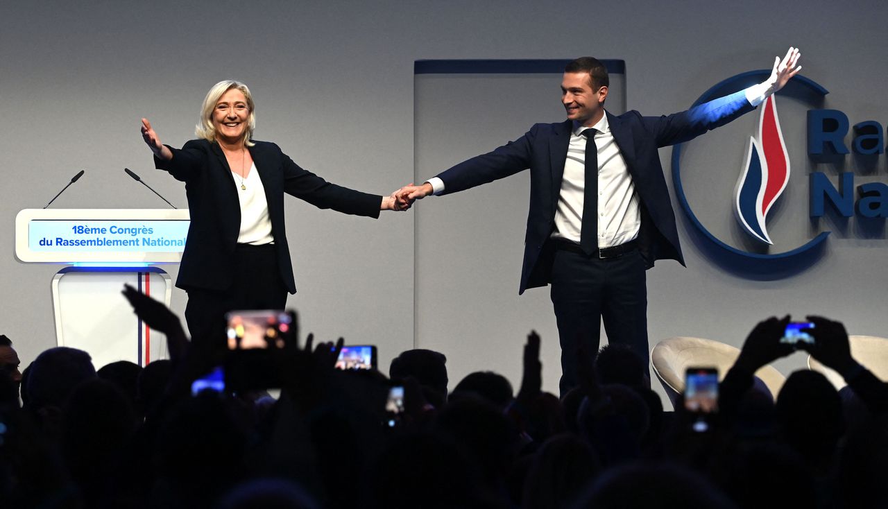 Marine Le Pen en Jordan Bardella na de bekendmaking van de uitslag.