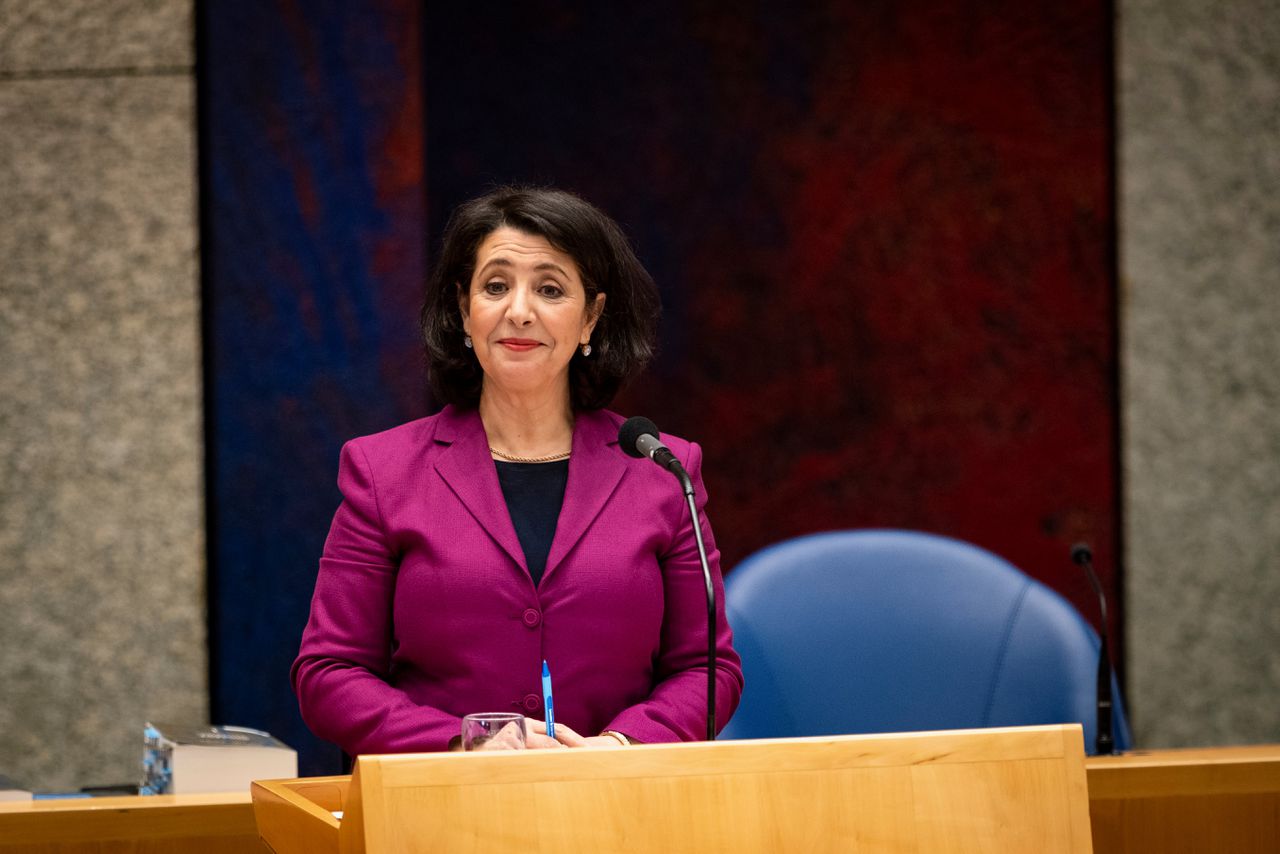 Khadija Arib vertrekt zonder afscheid uit de Tweede Kamer.