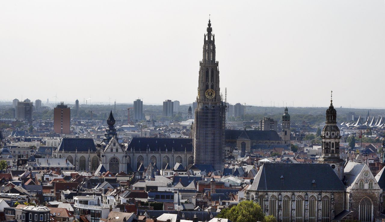 De stadsdichters van Antwerpen bekritiseren in hun ontslagbrieven het culturele beleid van de stad.