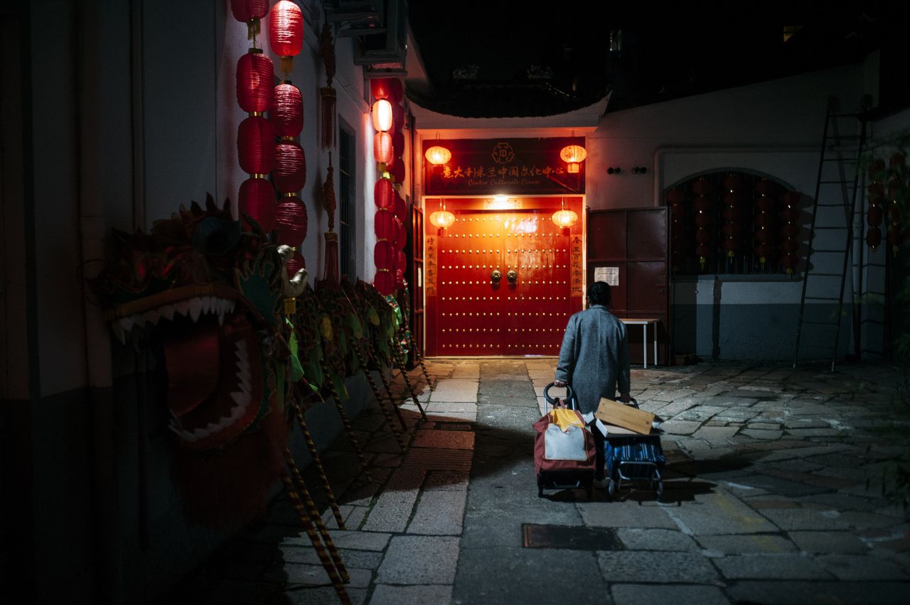 Het Chinees cultureel centruum aan Via Sarpi, in Chinatown van Milaan. Uit het vandaag gepubliceerde rapport blijkt dat Italië elf Chinese servicekantoren huisvest, het hoogste aantal in één land.