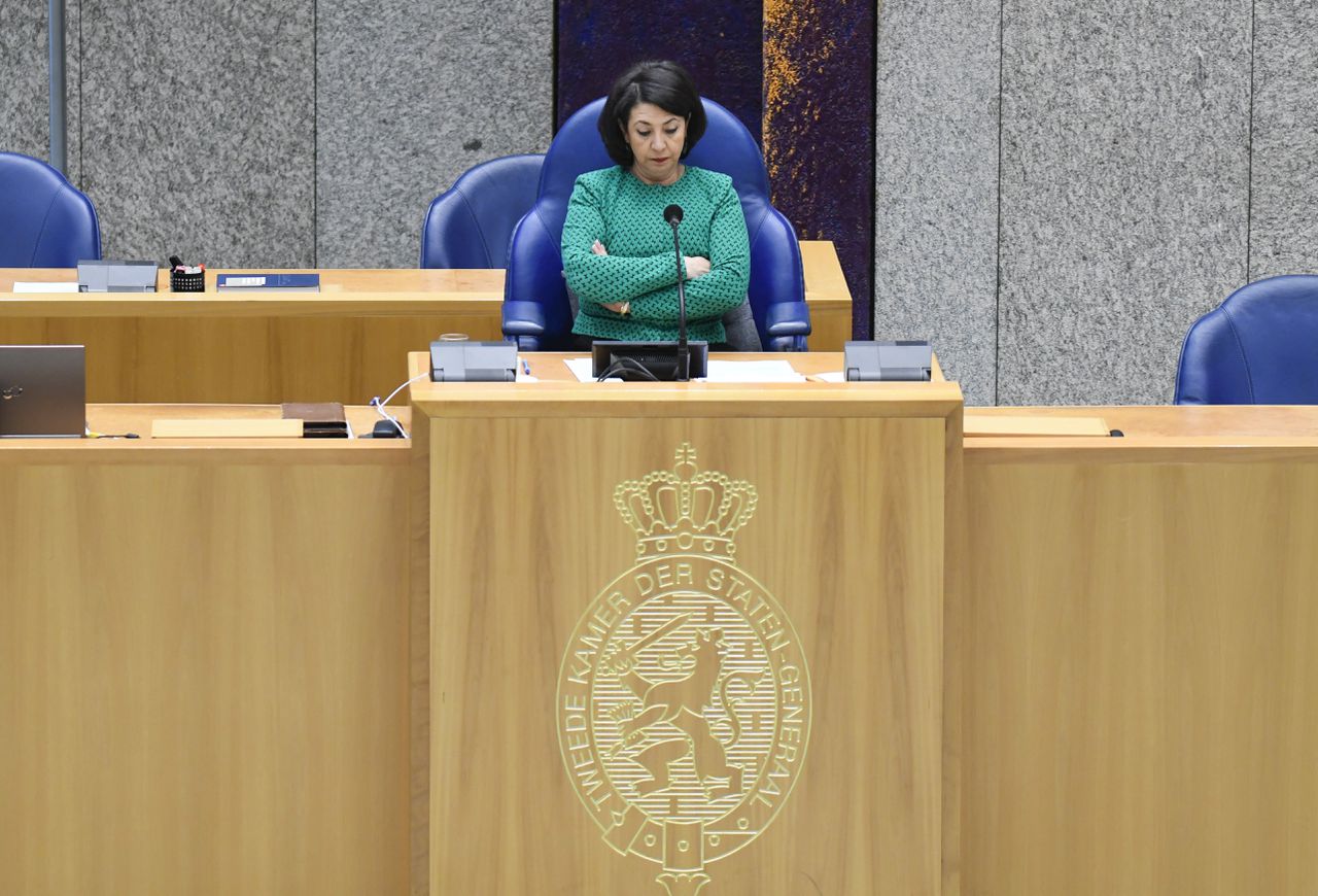 Khadija Arib als Kamervoorzitter in juni 2020 tijdens het vragenuurtje.