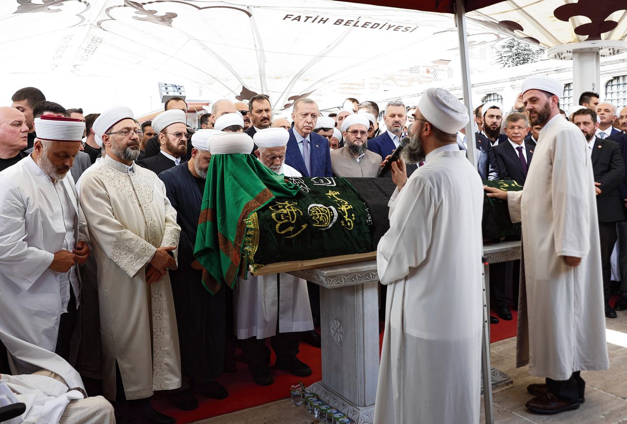 President Erdogan bezocht begrafenis van de sjeik van Ismailaga Cemaat deze zomer.