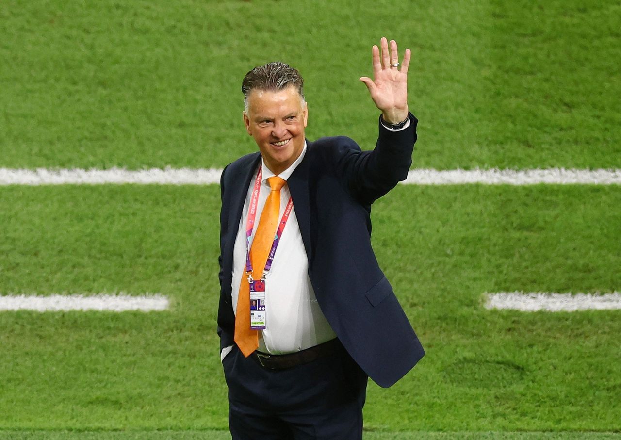 Louis van Gaal: „Ik heb gekozen voor een systeem dat het beste past bij de spelers.”