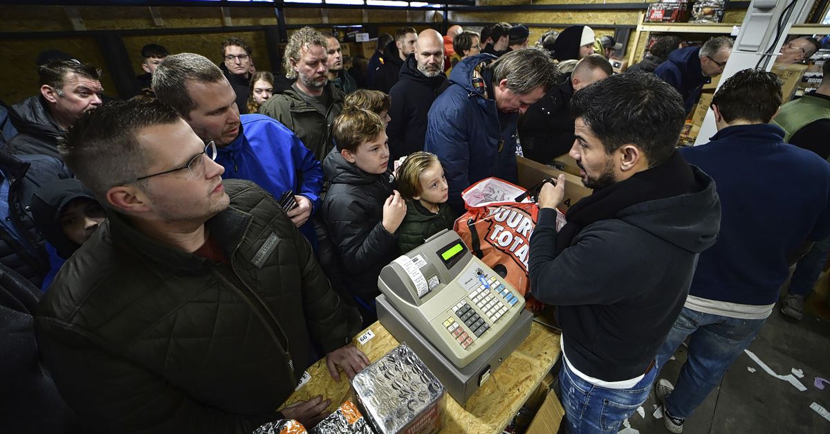 Nederlanders massaal naar Duitsland, waar knallers goedkoper zijn dan hier