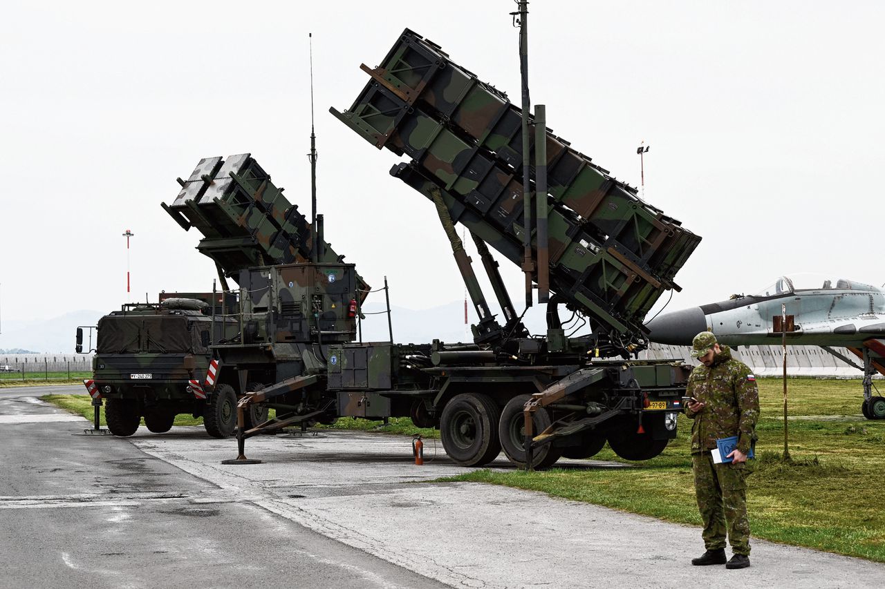 Patriot-raketluchtverdedigingssysteem op het vliegveld van Sliac, in Slowakije in mei.