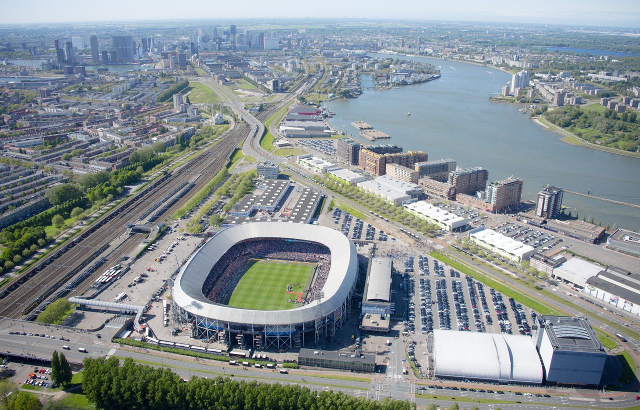 36 miljoen euro schuld en kapotte toiletten: hoe verder met de Kuip?