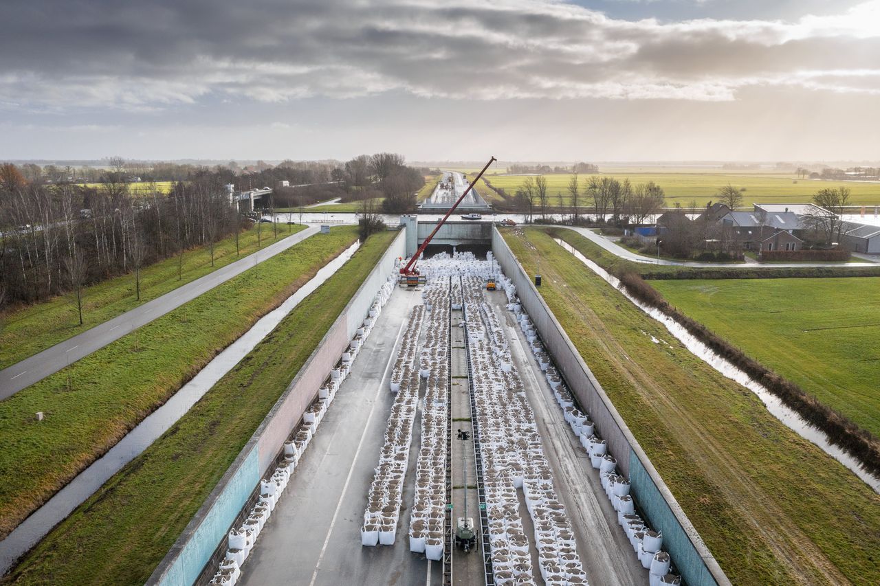 Met het openstellen van een deel van de A7 hoopt Rijkswaterstaat de verkeersdruk op lokale wegen te verminderen.