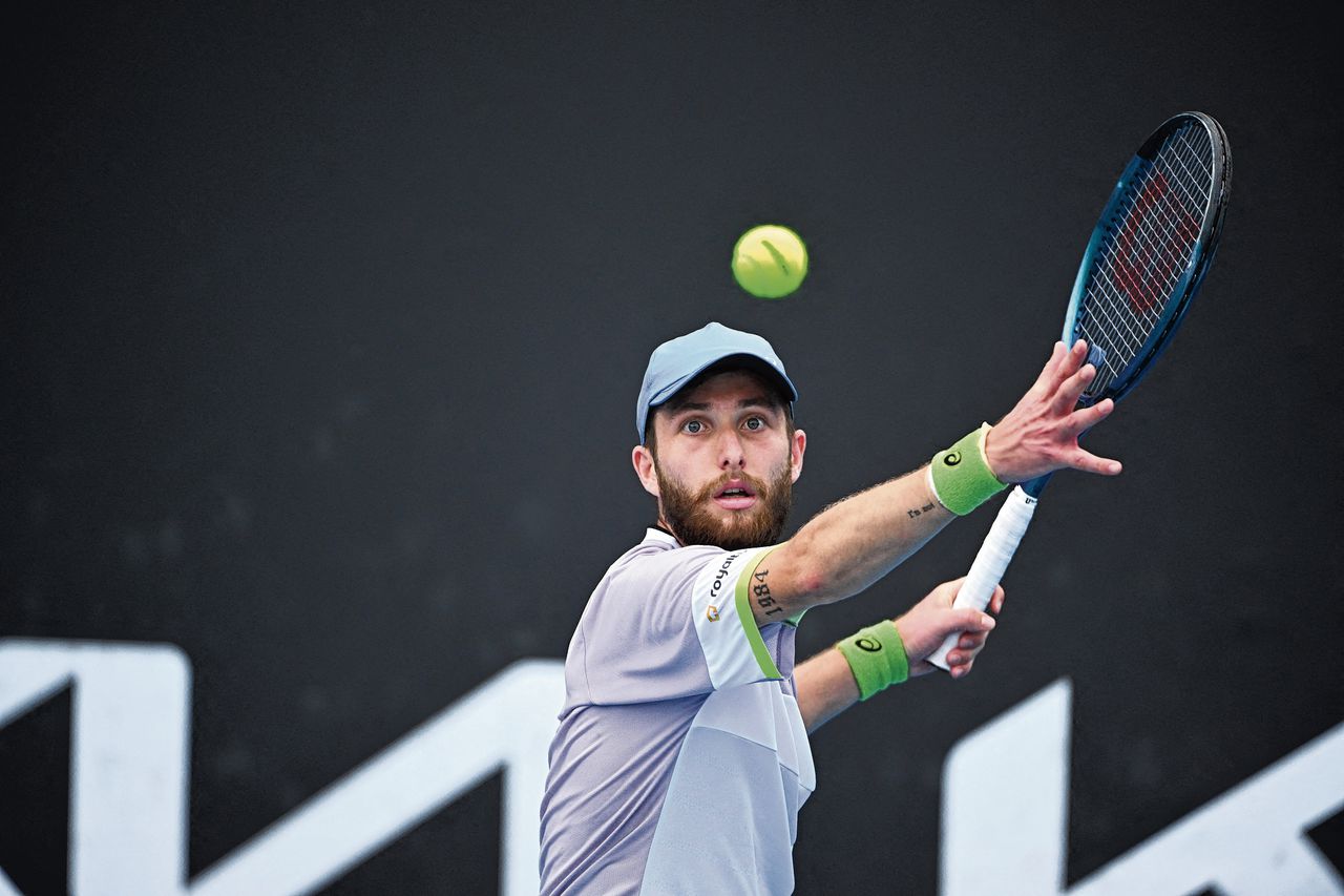 De Fransman Corentin Moutet won bij de Australian Open in vijf sets van de Chinees Wu Yibing.