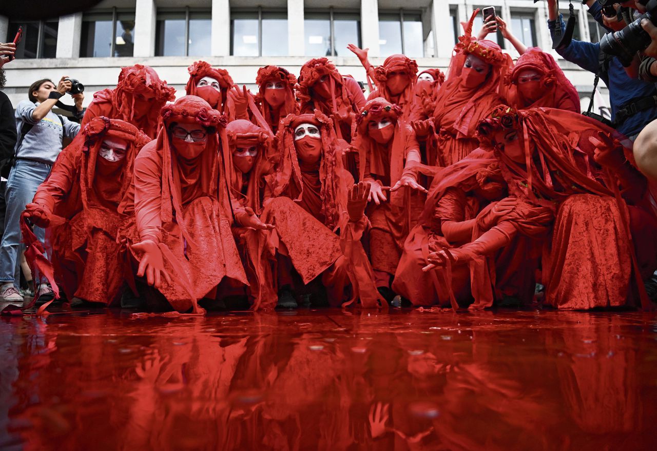 Activisten van Extinction Rebellion bij een protestactie in Londen in de zomer van 2021.