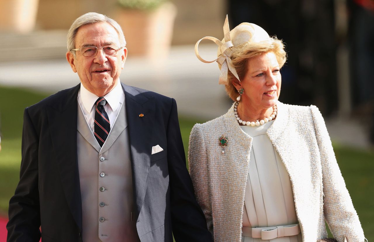 Constantijn II en zijn vrouw Anne-Marie bezochten in 2012 de bruiloft van prins Guillaume en prinses Stephanie van Luxemburg.