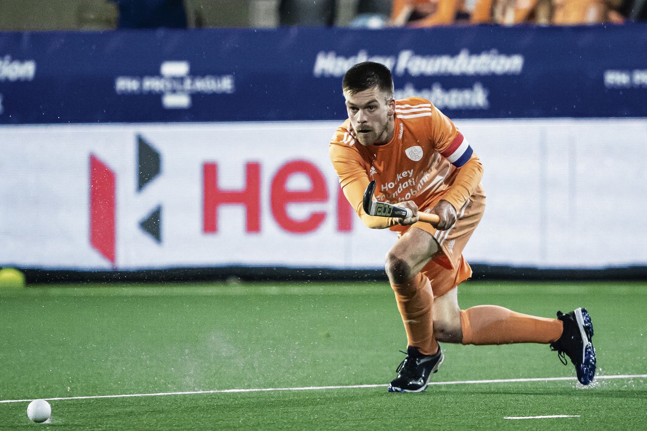 Thierry Brinkman tijdens zijn debuut als aanvoerder van het Nederlands hockeyteam, november 2021.