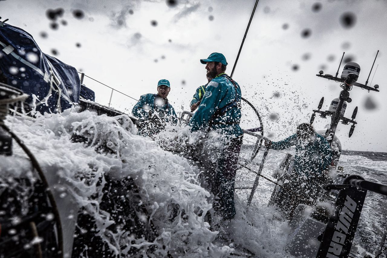 De omstandigheden aan boord van de zeilschepen zijn zeer zwaar tijdens de Ocean Race.