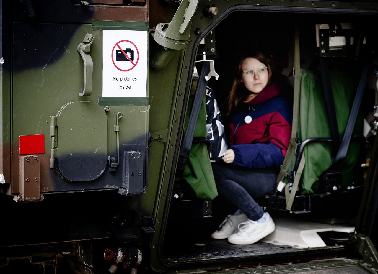 Zeker 3.600 plekken zouden op dit moment bij de landmacht niet ingevuld raken.