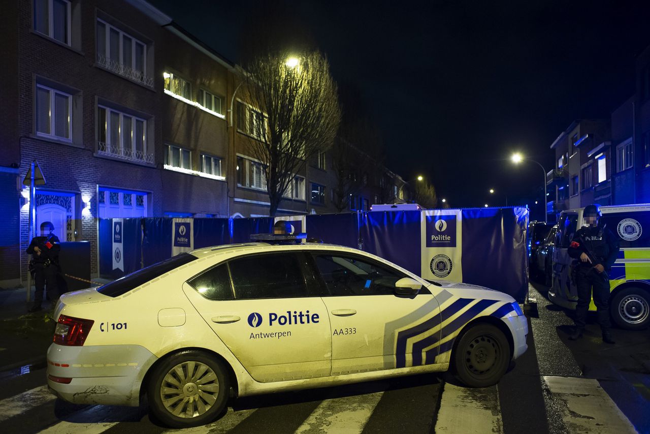 De moord op een elfjarige meisje in deelgemeente Merksem betekent een nieuwe episode in het escalerende drugsgeweld in Antwerpen.