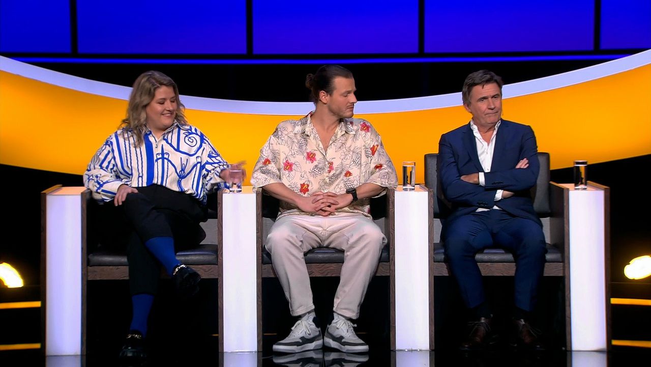 De Vlaamse presentator Erik van Looy (rechts) van De slimste mens is deelnemer (en slimste) van de Nederlandse versie.