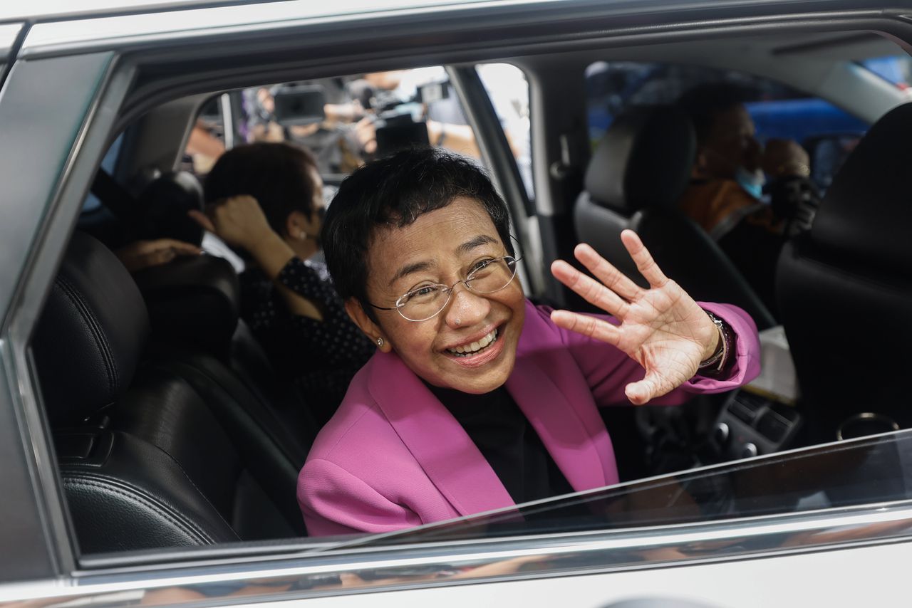 De pas vrijgesproken Maria Ressa is een van de meest uitgesproken critici van de voormalige Filipijnse president Rodrigo Duterte, die tussen 2016 en 2022 aan de macht was.