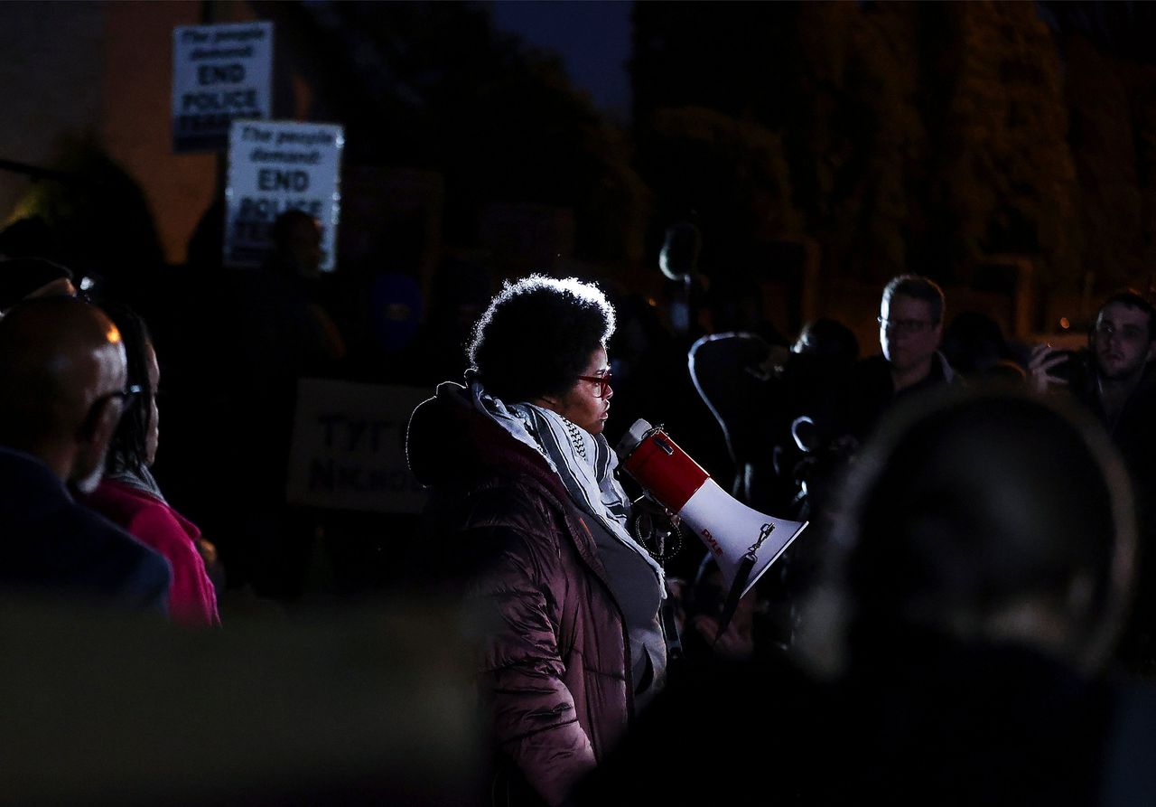 Demonstranten in Martyr Park in Memphis, Tennessee, voordat ze op mars gaan om gerechtigheid te eisen voor Tyre Nichols.