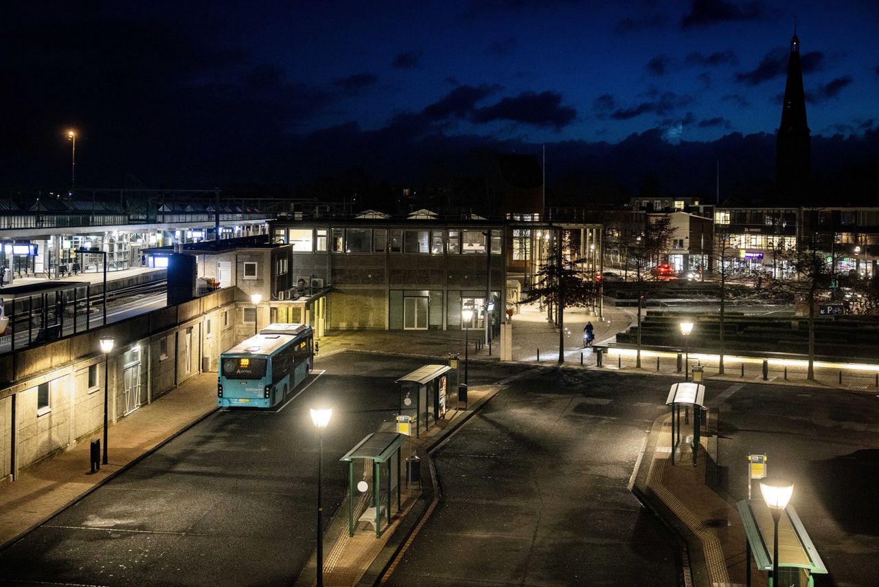 Het busstation van Zutphen tijdens een staking van Arriva en Keolis afgelopen vrijdag. Deze chauffeurs vallen onder de de cao multimodaal.