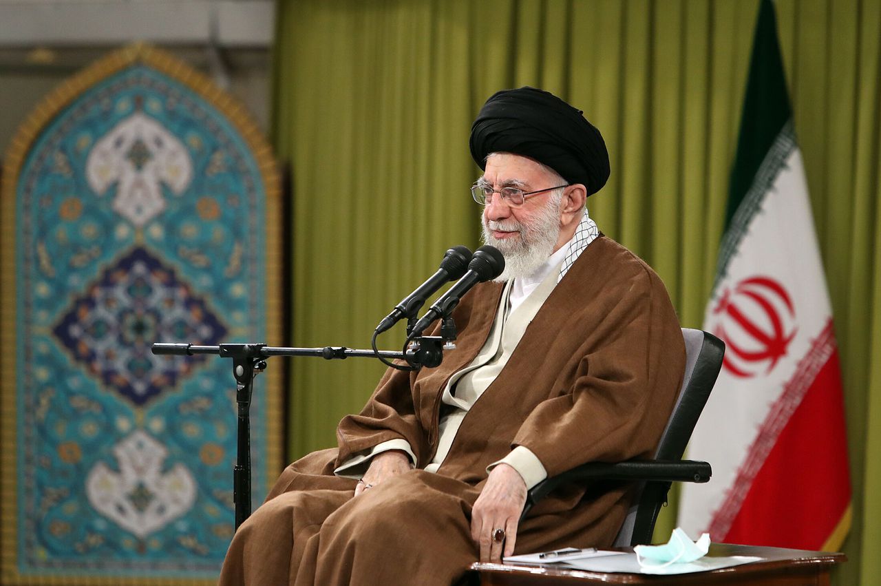 Ayatollah Ali Khamenei (83) is al sinds 1989 aan de macht.