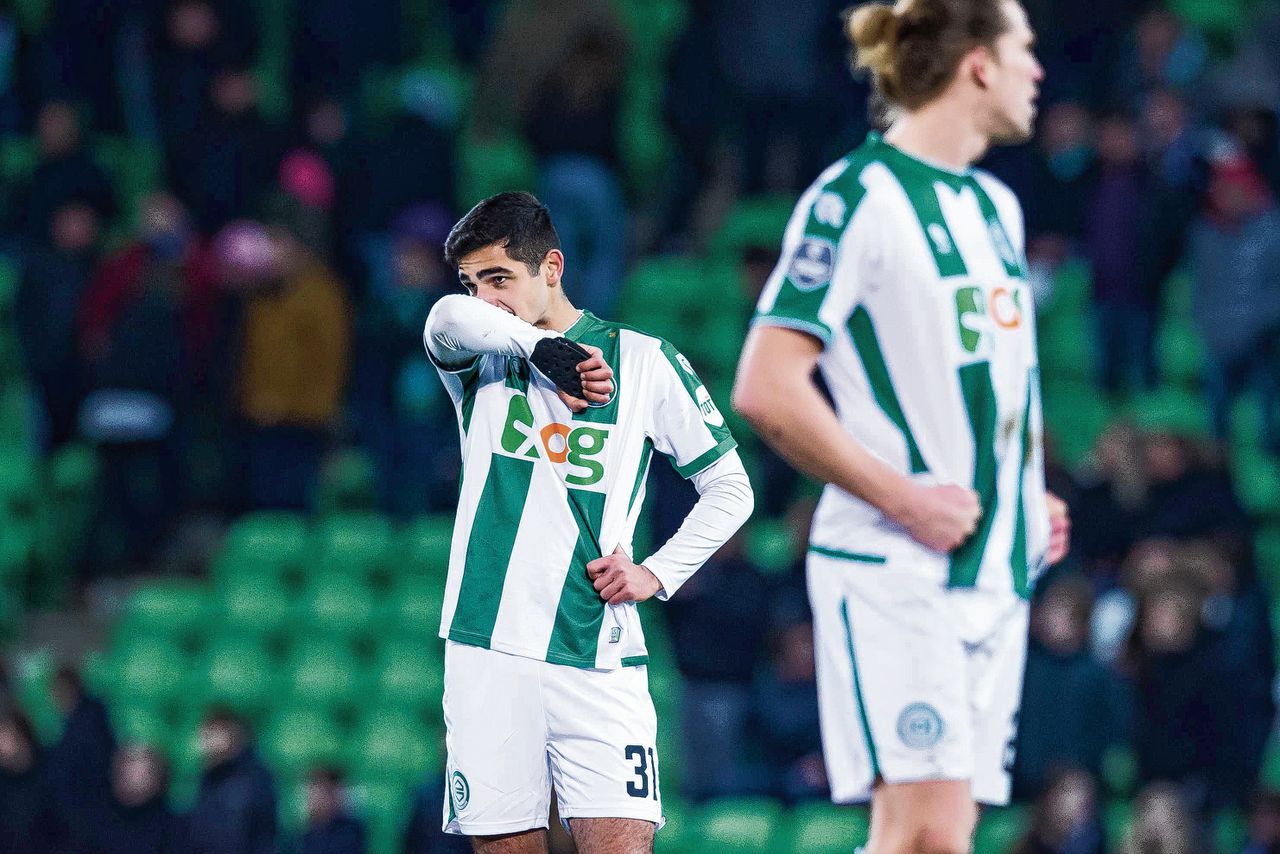 Aimar Sher (l) baalt tijdens FC Groningen - Cambuur (0-1). Hij is één van de nieuwe spelers die het tij moeten doen keren.