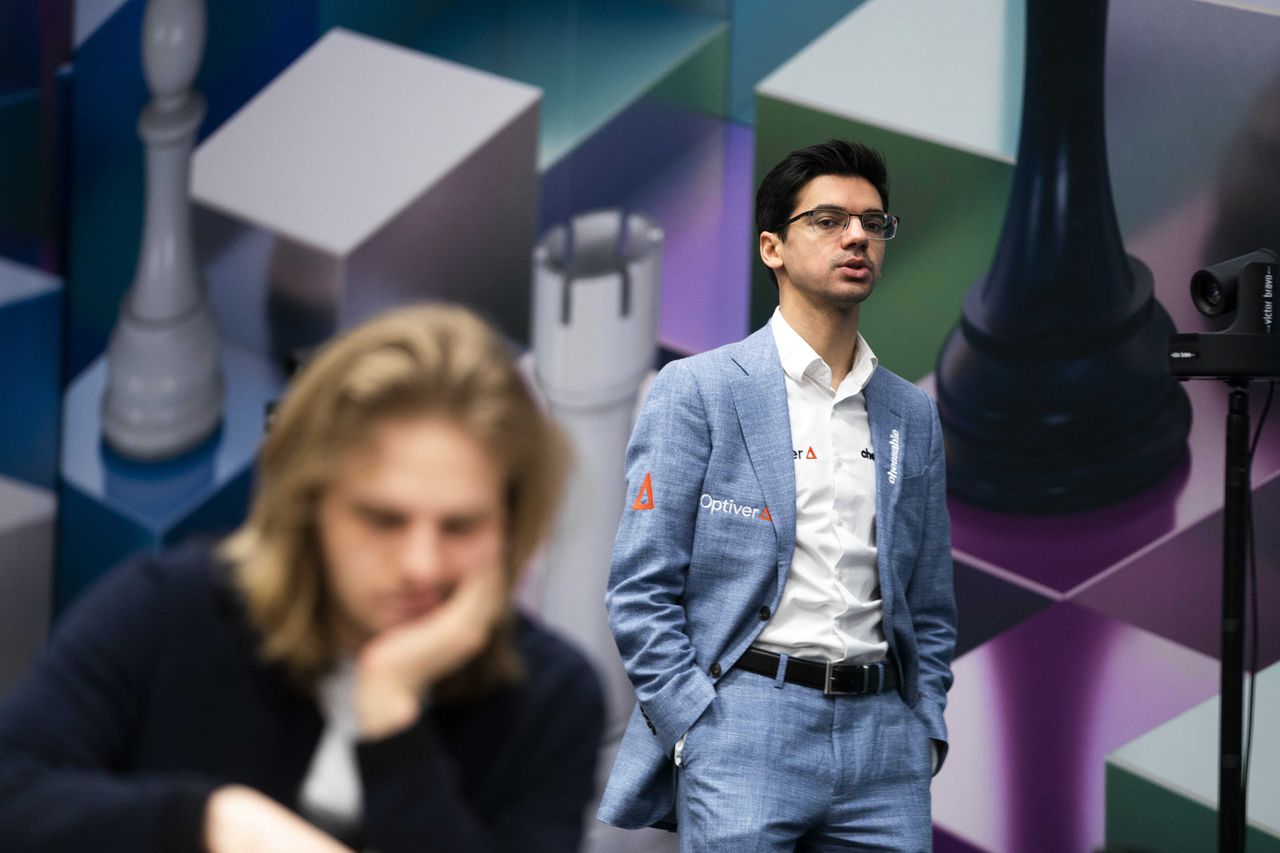 De Nederlander Anish Giri won zondagmiddag Tata Steel Chess van de Roemeense Richard Rapport.