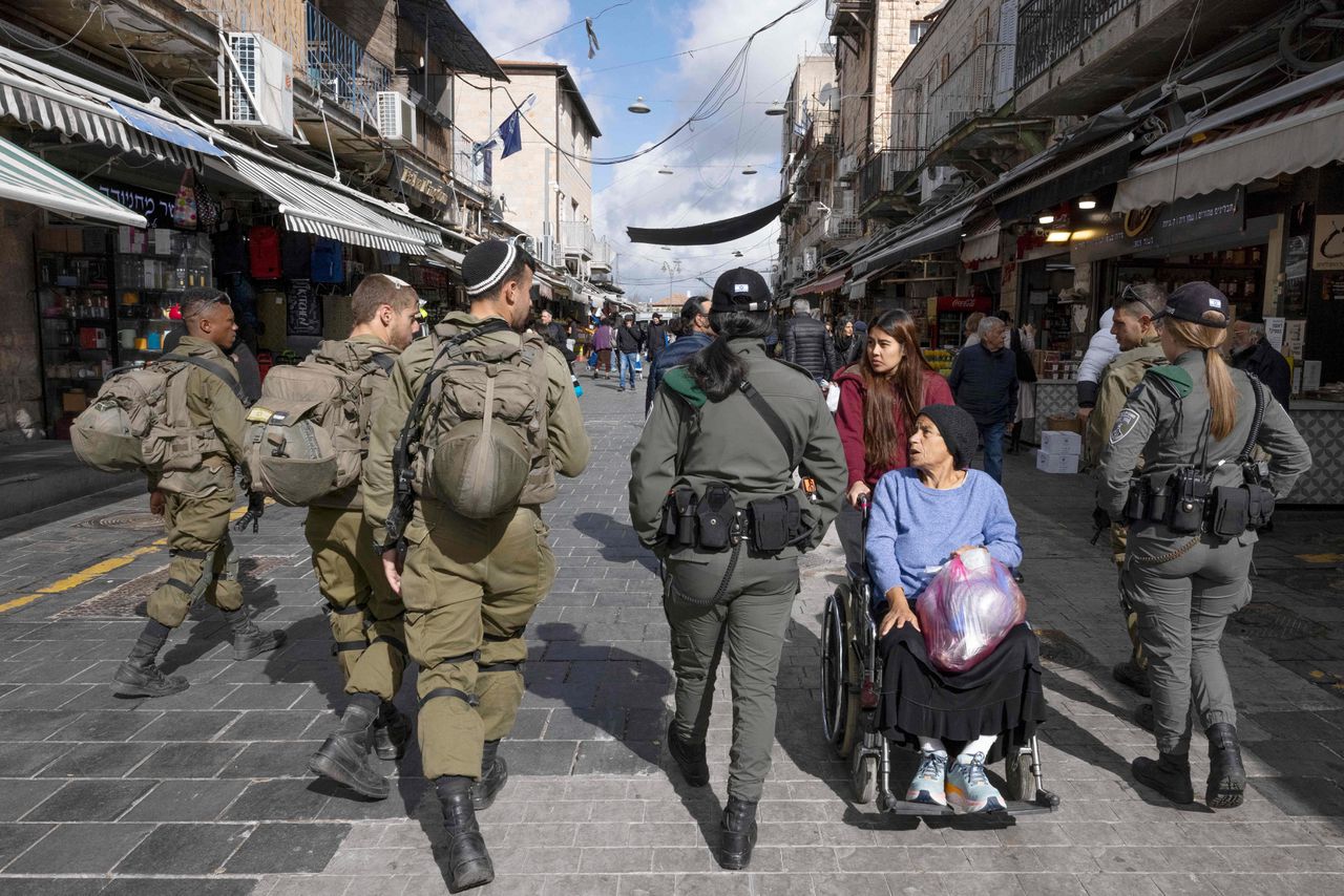 Israëlische militairen patrouilleren deze dinsdag in Jeruzalem.