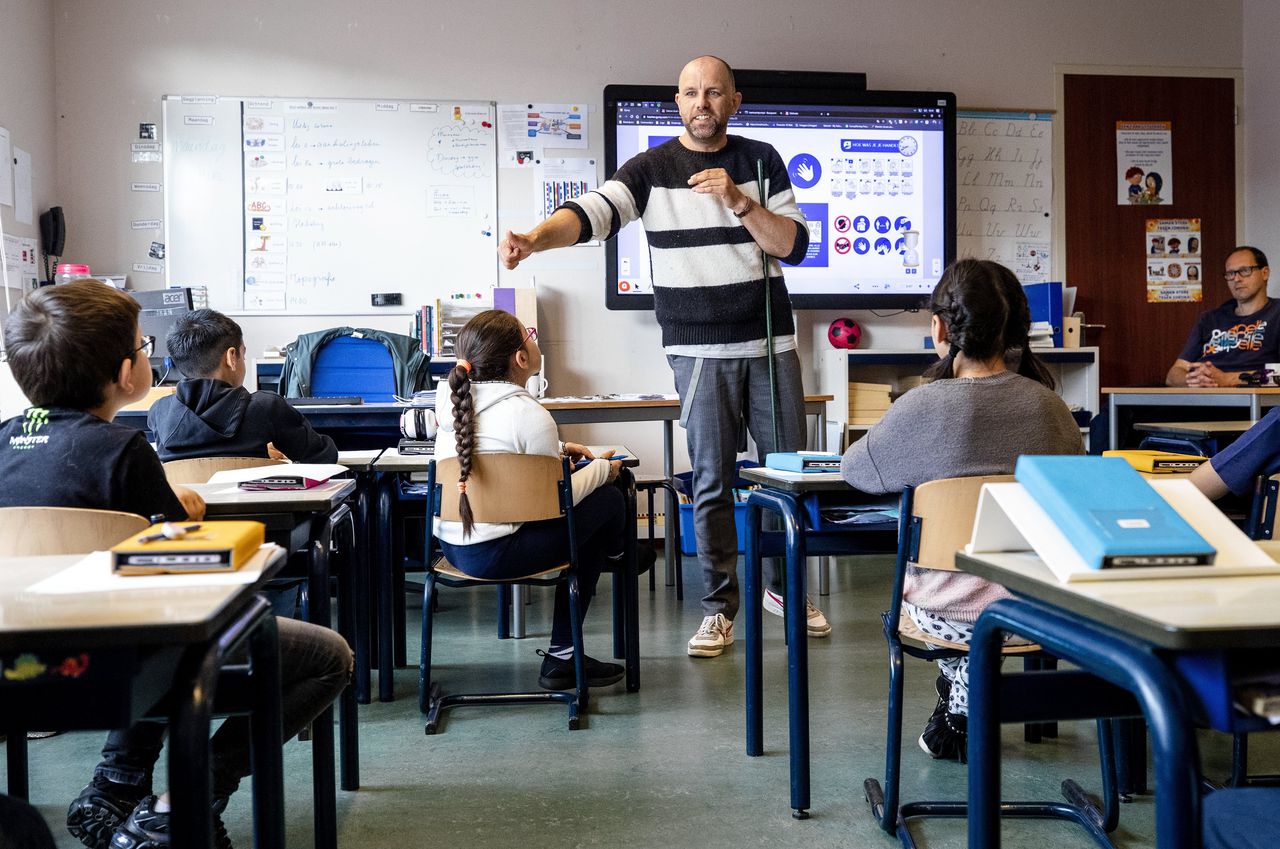 Pensioenfonds ABP, waar het onderwijs onder valt, verhoogde per dit jaar de pensioenen met 11,96 procent.