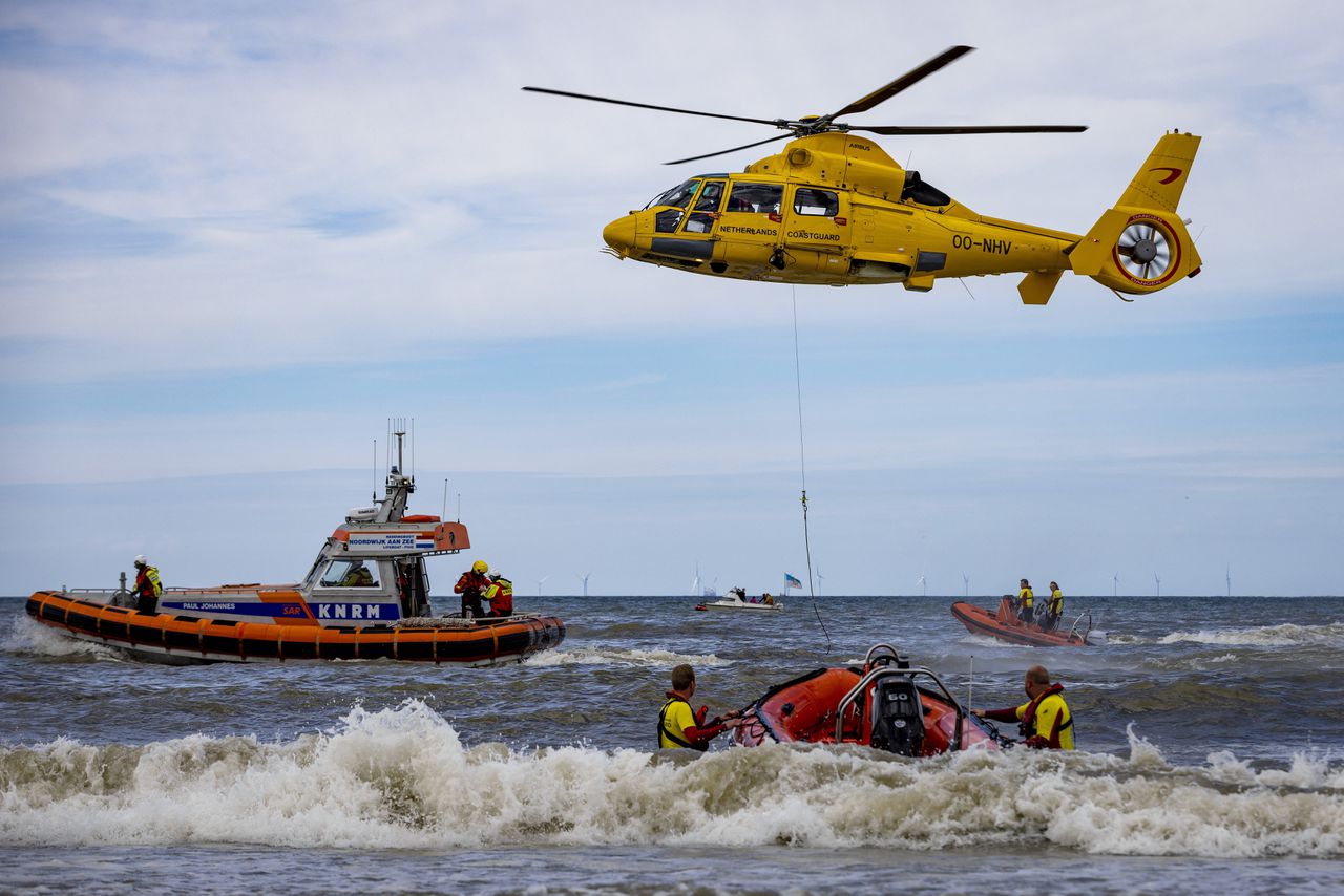 Helikopter van het Vlaamse NHV, dat voorheen de reddingsvluchten uitvoerde en met Bristow in conflict was.