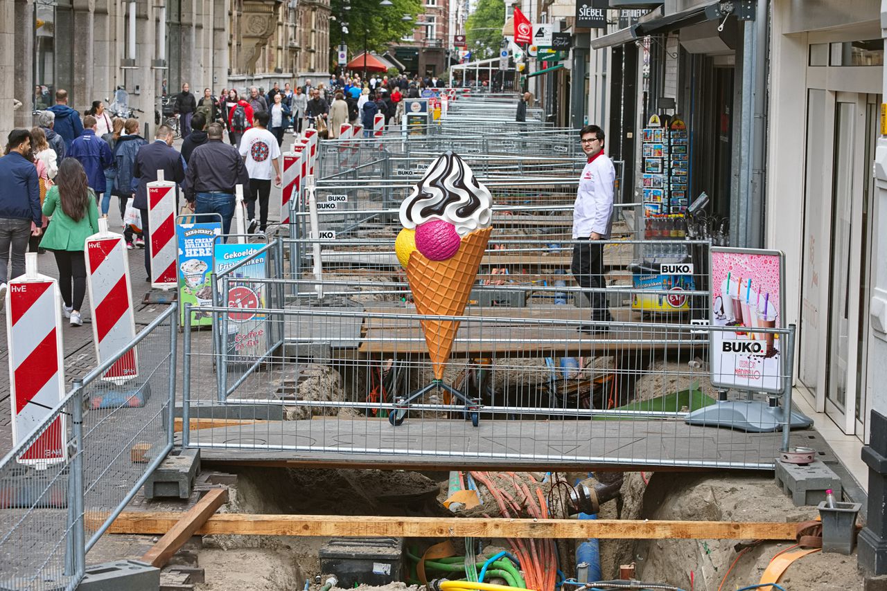 Grote delen van de Lange Poten in Den Haag lagen vorige zomer open.