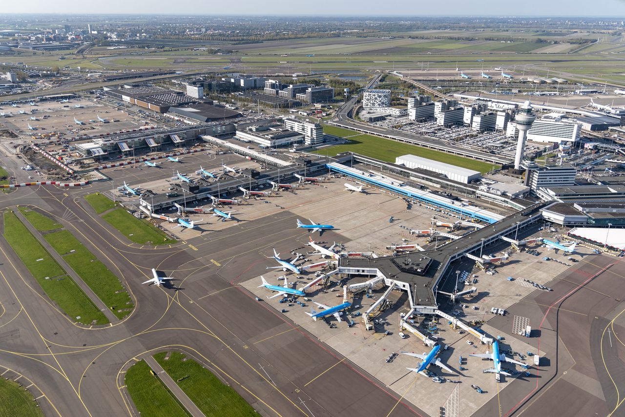 Schiphol hoeft niet te rapporteren bij de Omgevingsdienst hoeveel schadelijke stoffen het uitstoot.