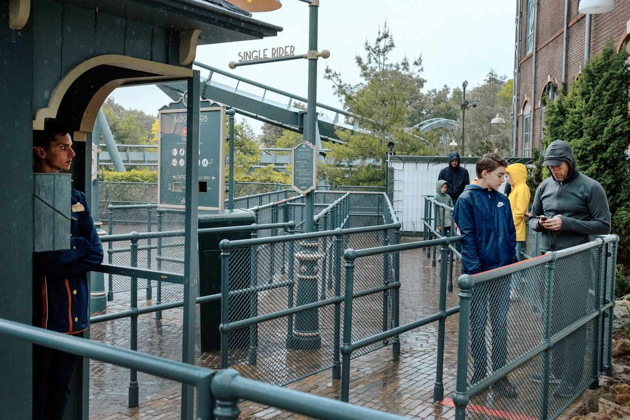 De stroom is ook in de Efteling uitgevallen. Het attractiepark is ontruimd.