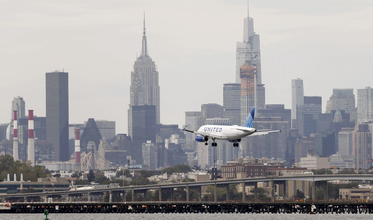 Er staan minimaal vijftig Nederlandse namen op de gehackte Amerikaanse no-flylijst.