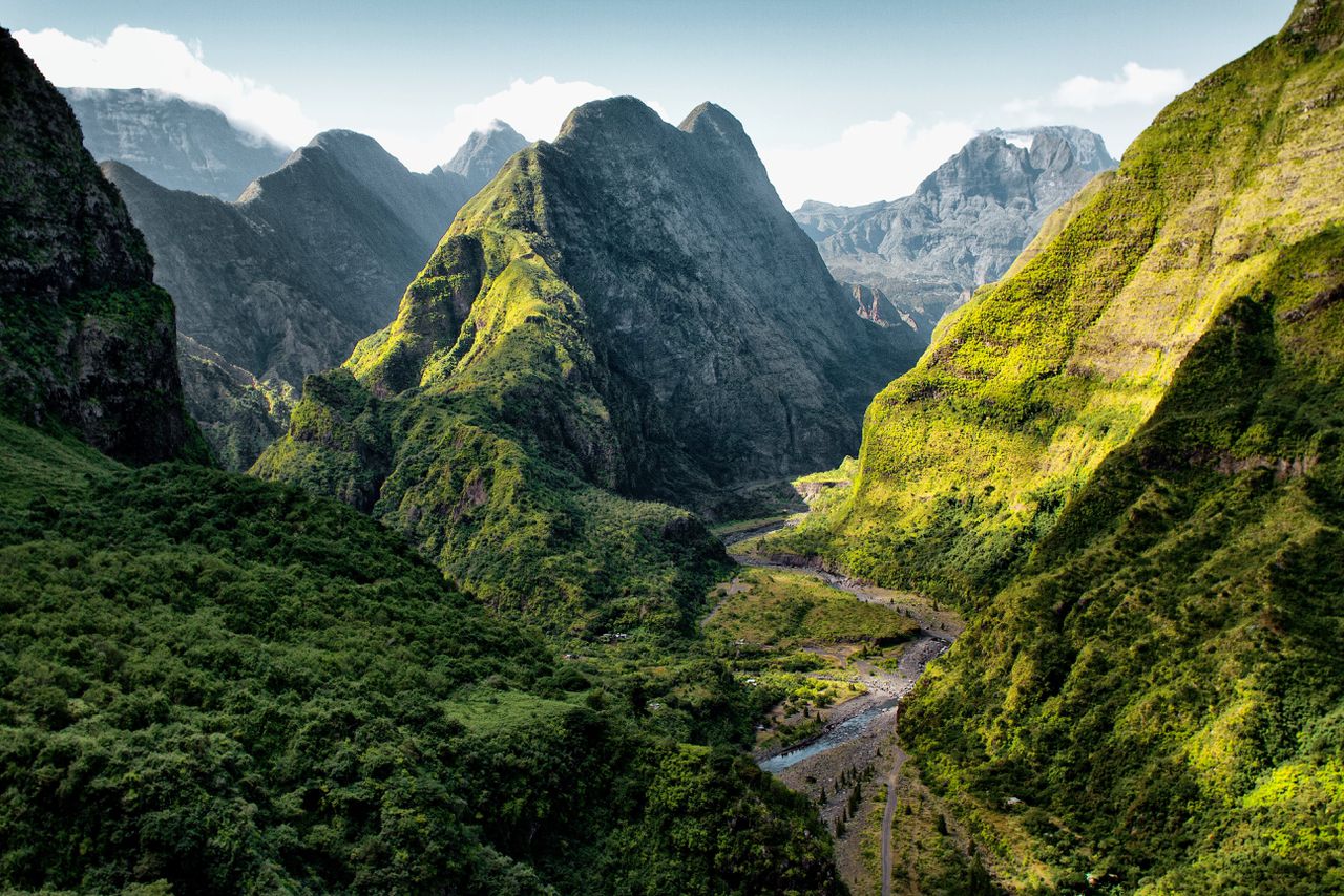 Een verweerd landschap op het eiland Réunion, een Frans eiland ten oosten van Madagaskar.