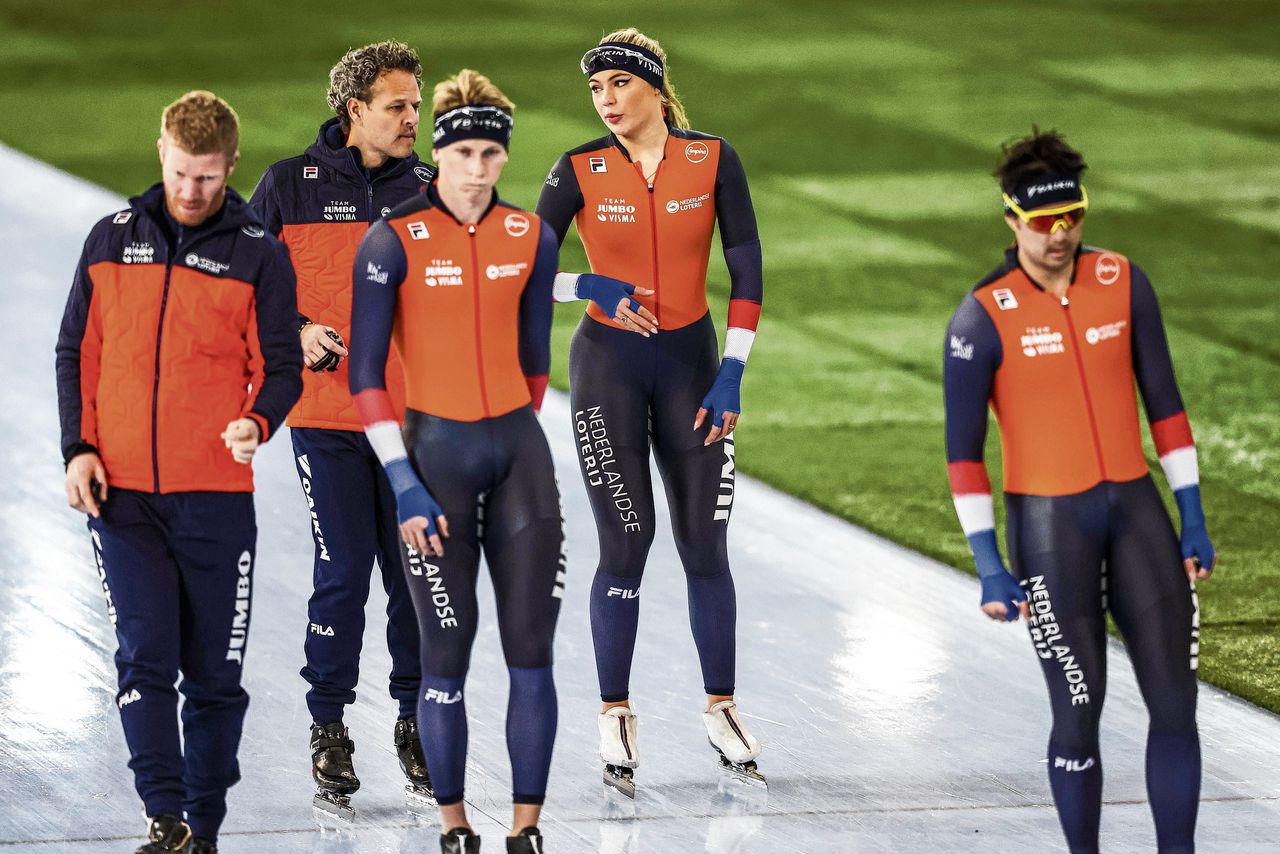 De Nederlandse schaatsers Kai Verbij, Jutta Leerdam en Merijn Scheperkamp (v.r.n.l).