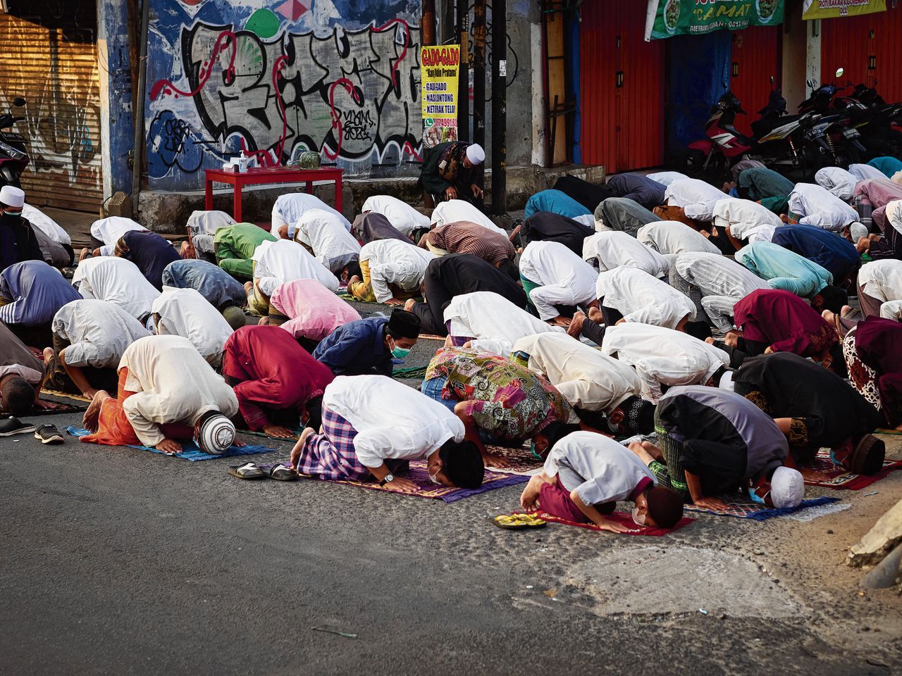 De invloed van meer orthodoxe islamitische stromingen op de Indonesische samenleving neemt toe.