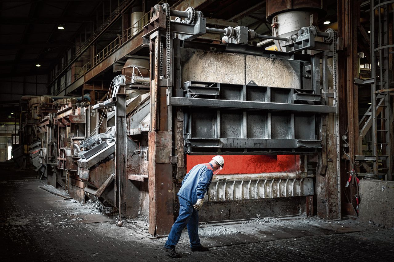 Aluminiumfabrikant Aldel in Delfzijl sloot in oktober door de hoge energieprijzen. Voor andere grote energieverbruikers is staatssteun bij verduurzaming niet meer vanzelfsprekend.