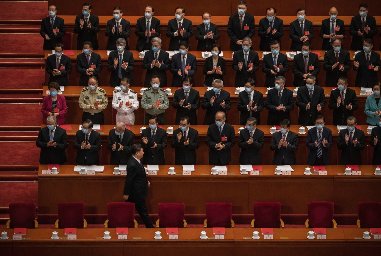 Het Nationale Volkscongres applaudiseert voor Xi Jinping, in mei 2020. Het congres zou eigenlijk in maart plaatsvinden, maar werd vanwege de coronacrisis uitgesteld.